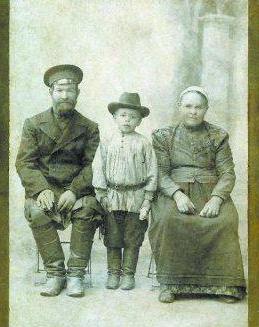 Афанасий Белобородов с родителями. Иркутск 1910 г.